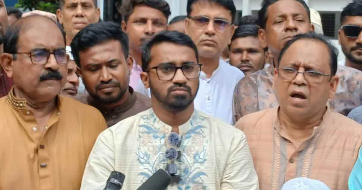 হাদির হত্যাকারীদের ফেরত না দিলে প্রধানমন্ত্রীর ভারত সফরের সম্ভাবনা নেই: রাশেদ খাঁন