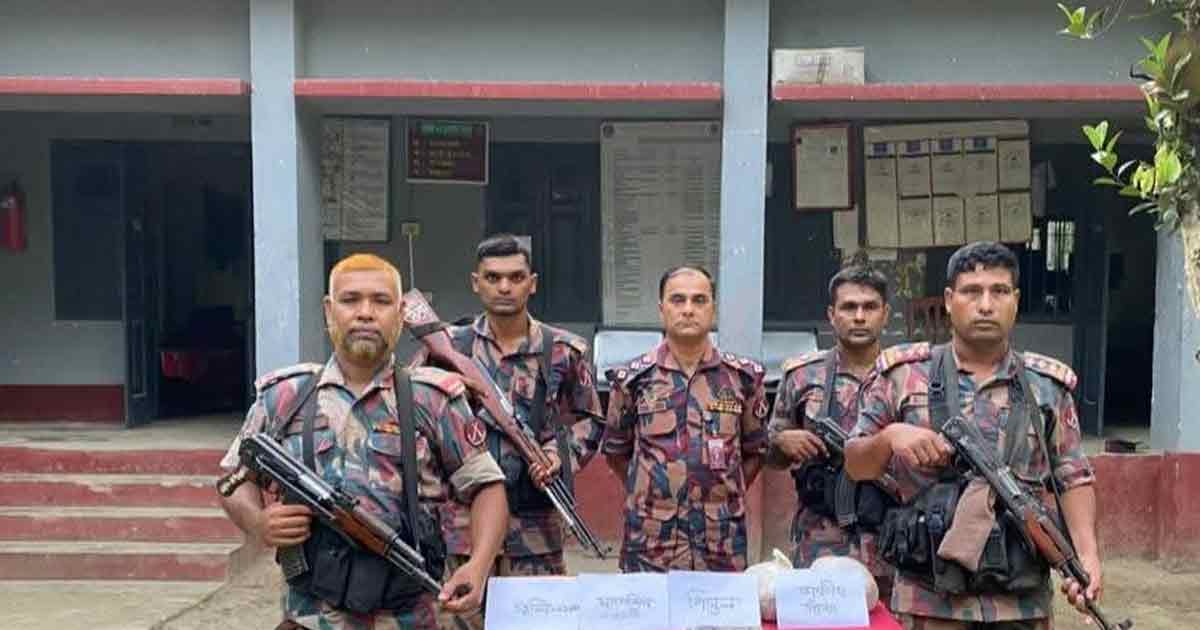 চুয়াডাঙ্গায় সীমান্ত থেকে অস্ত্র মাদক উদ্ধার 