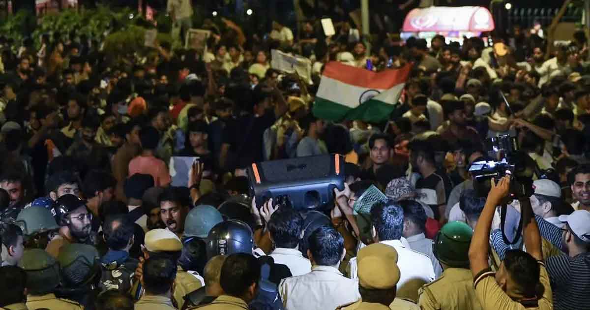 এবার ২৪ ঘণ্টার আলটিমেটাম বিক্ষোভকারীদের