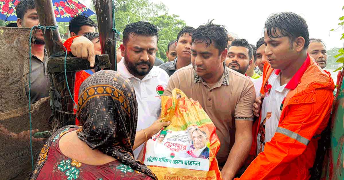 বন্যায় ভেসে যাওয়া নিহত শিশুর পরিবারের পাশে ছাত্রদল