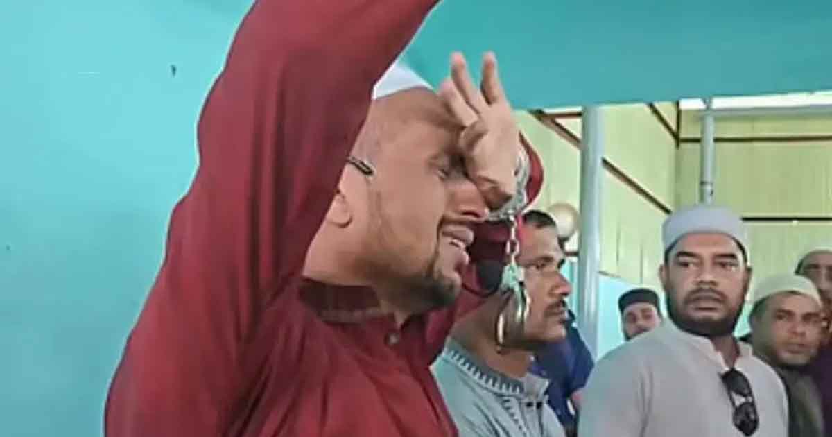 হাতকড়া পরে বাবার জানাজায় আ. লীগ নেতা