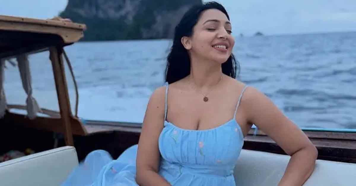‘নিজেকে বাঁচানোর চেষ্টা করছি’: প্রভা