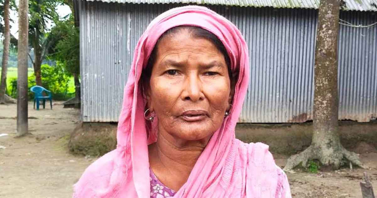 জীবিত মাকে মৃত দেখিয়ে জমি বিক্রির অভিযোগ