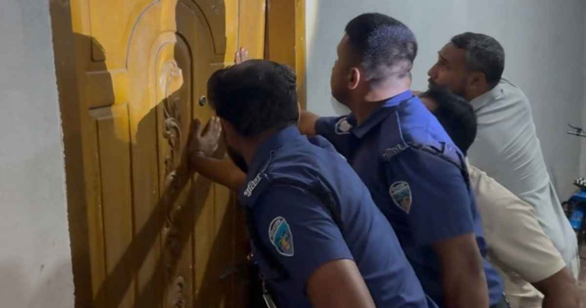 শিশুর কান্না শুনে দরজা ভেঙে অচেতন মাকে বাঁচাল পুলিশ