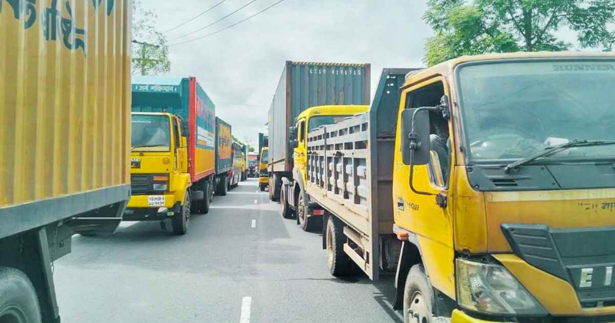 ঢাকা-চট্টগ্রাম মহাসড়কে ৪০ কিলোমিটারজুড়ে তীব্র যানজট