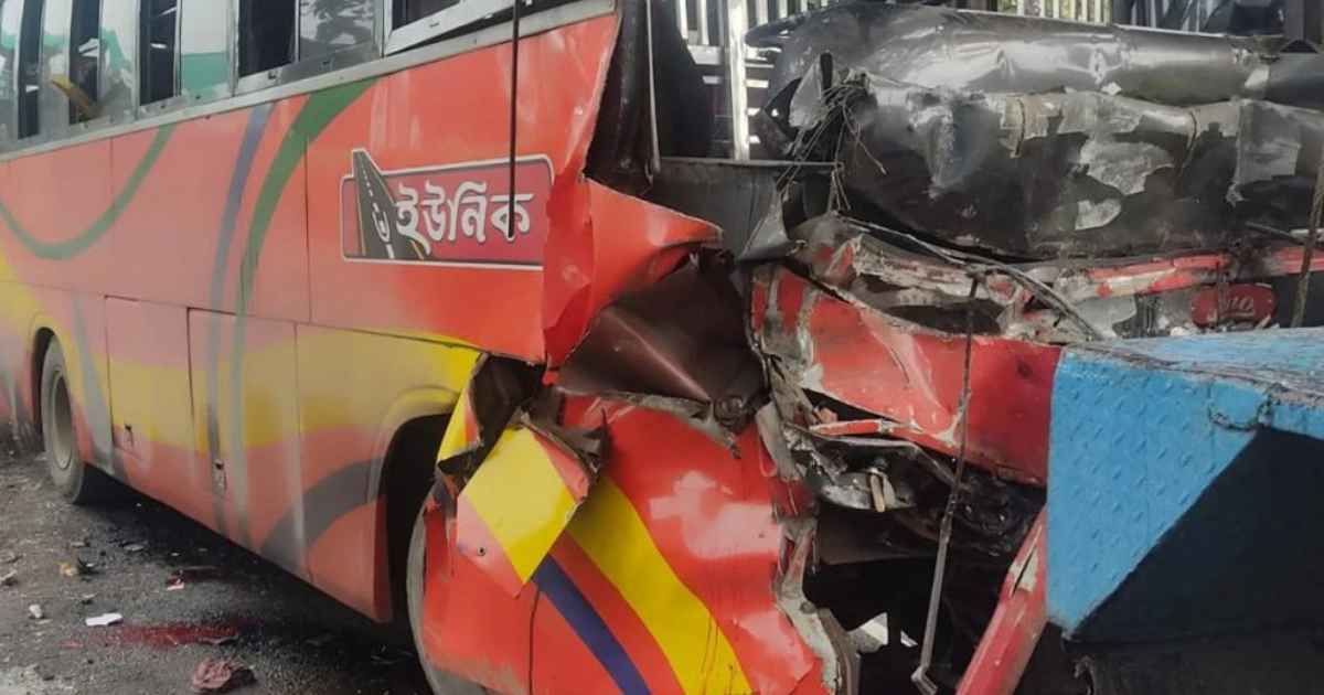 ফেনীতে বাস-কাভার্ড ভ্যান সংঘর্ষে নিহত ৩