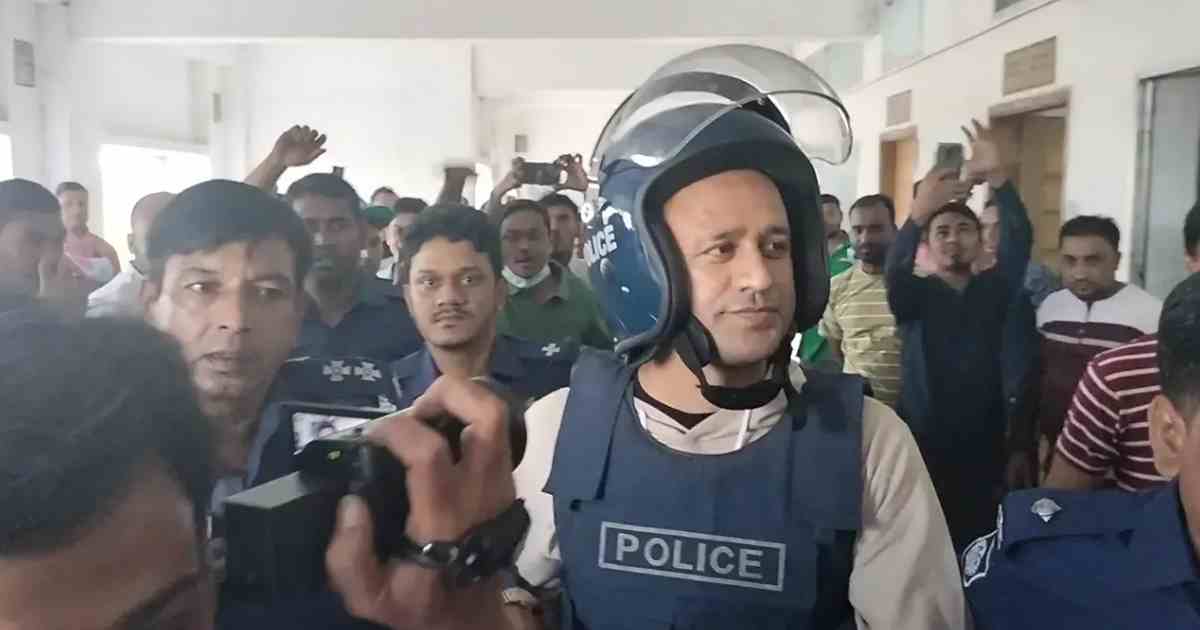 ব্যারিস্টার সুমনের দুই মামলার জামিন স্থগিত