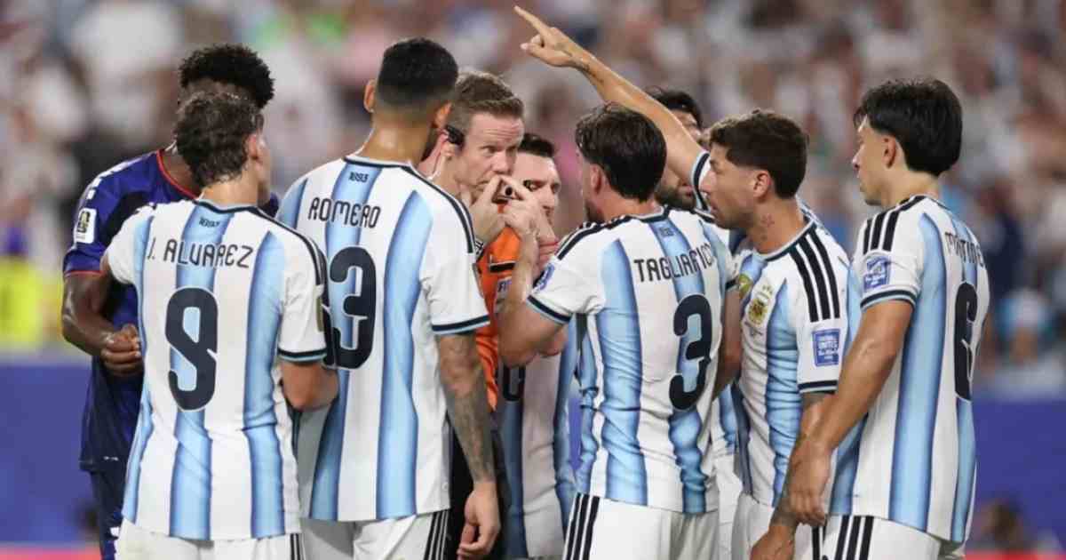 নিষেধাজ্ঞার শঙ্কায় আর্জেন্টাইন তারকাসহ ১৮ ফুটবলার