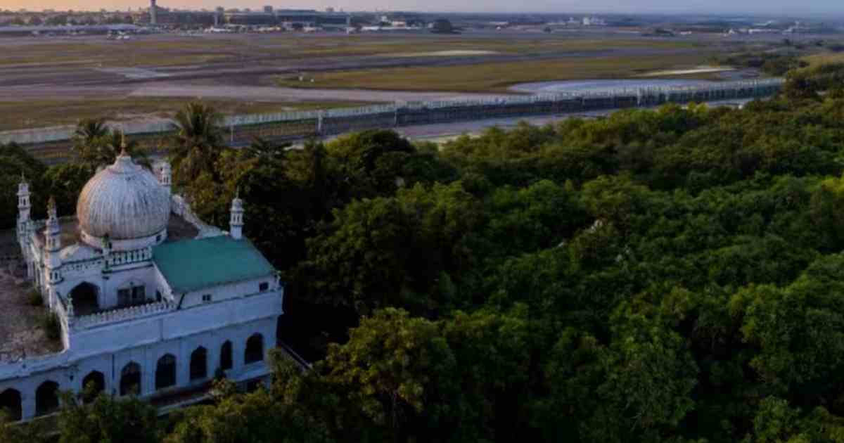 কলকাতা বিমানবন্দরের ১৩৬ বছরের পুরোনো মসজিদে প্রবেশে নিষেধাজ্ঞা