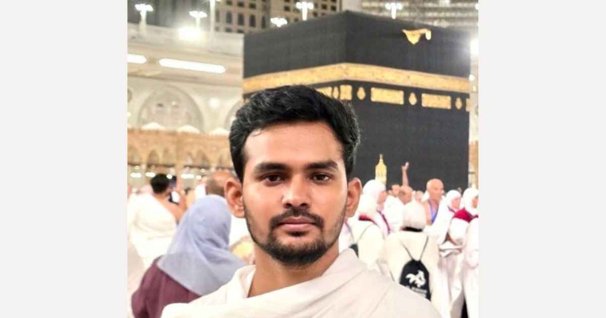 পবিত্র ওমরাহ পালন করলেন আসিফ মাহমুদ