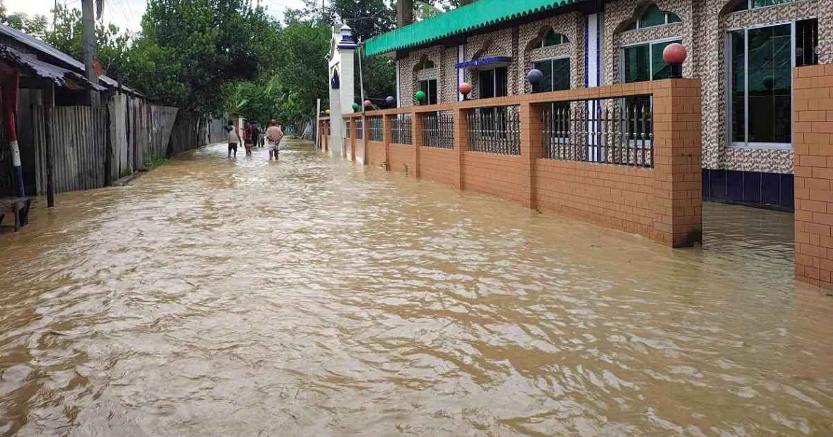 তিন ঘণ্টার বৃষ্টিতে পানির নিচে খাগড়াছড়ি