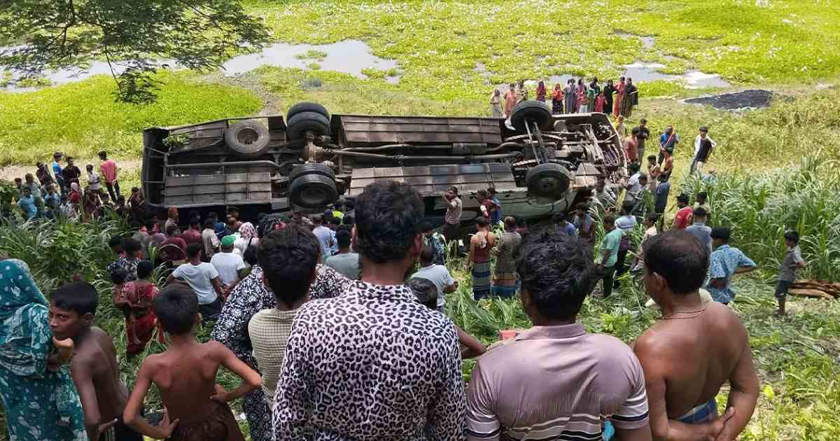 ভাঙ্গায় যাত্রীবাহী বাস খাদে পড়ে আহত ১০