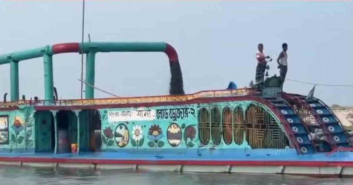শরীয়তপুরের নড়িয়ায় শতাধিক ড্রেজারে বালু উত্তোলন, ঝুঁকিতে ১৪১৭ কোটি টাকার বাঁধ