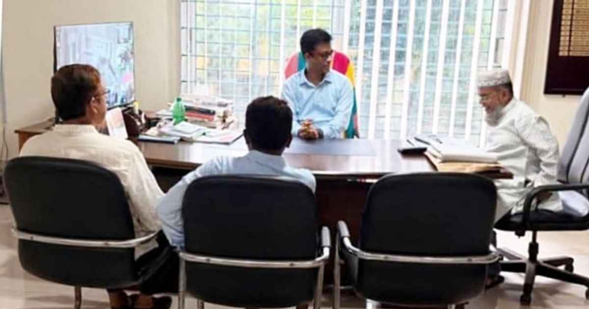 পিরোজপুরে তিন শিক্ষা দপ্তরে ডিসির আকস্মিক পরিদর্শন