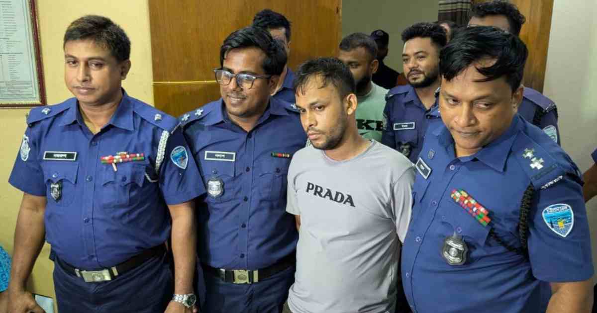 চাঁদাবাজির অভিযোগে পুলিশের অভিযানে যুবক গ্রেপ্তার