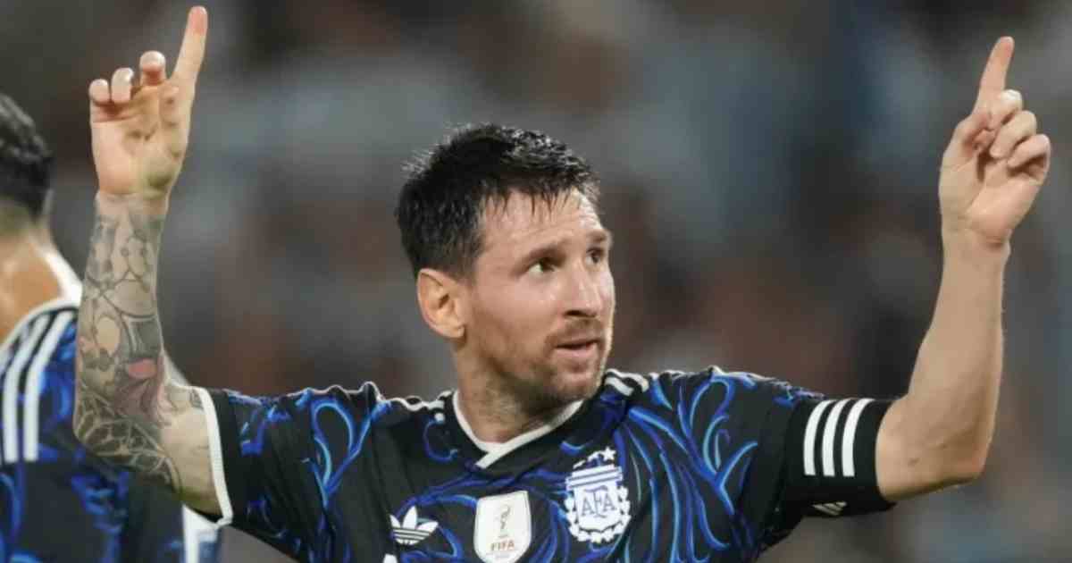 ইংল্যান্ড জয় কিংবদন্তির নামে উৎসর্গ করলেন মেসি
