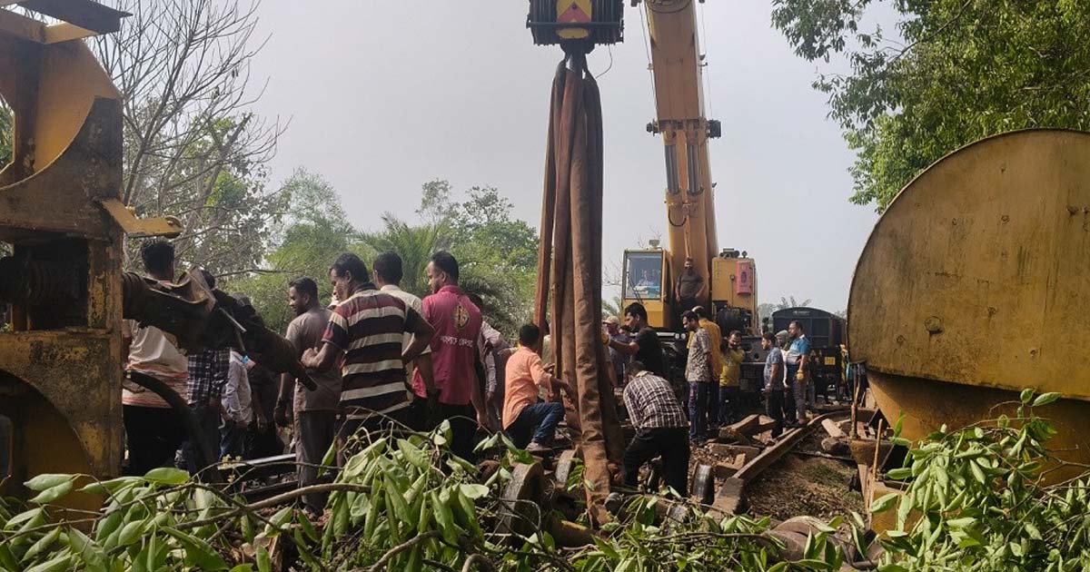 ১১ ঘণ্টাতেও চালু হয়নি  সিলেটের সঙ্গে রেল যোগাযোগ