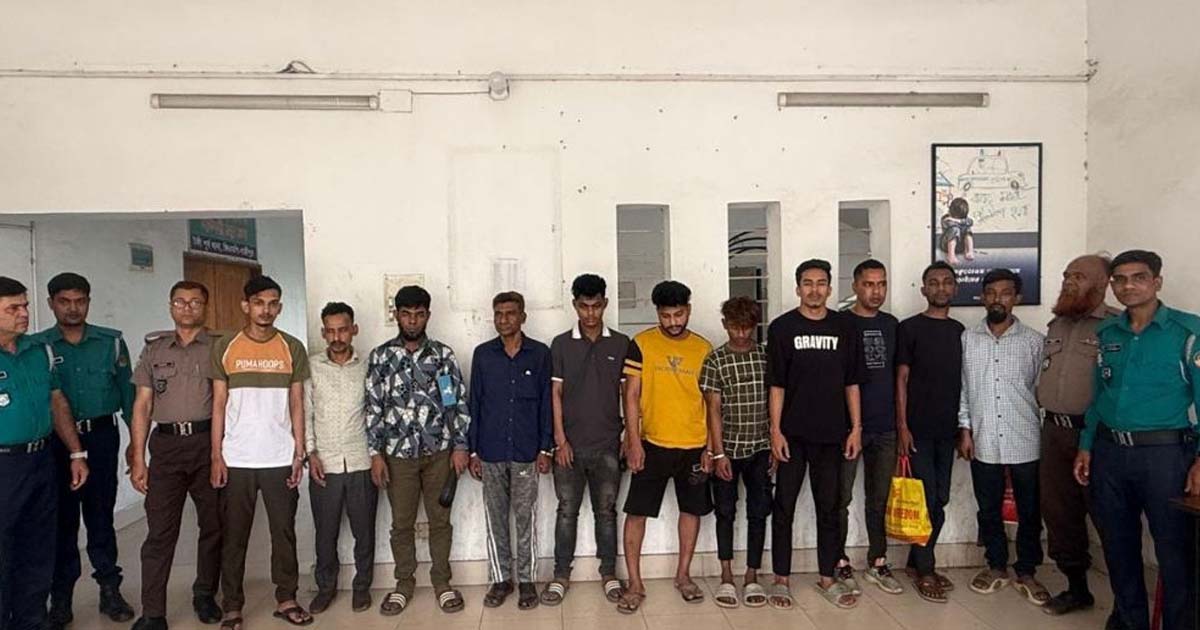 টঙ্গীতে ছিনতাই ও মাদকবিরোধী  অভিযানে আটক ১১