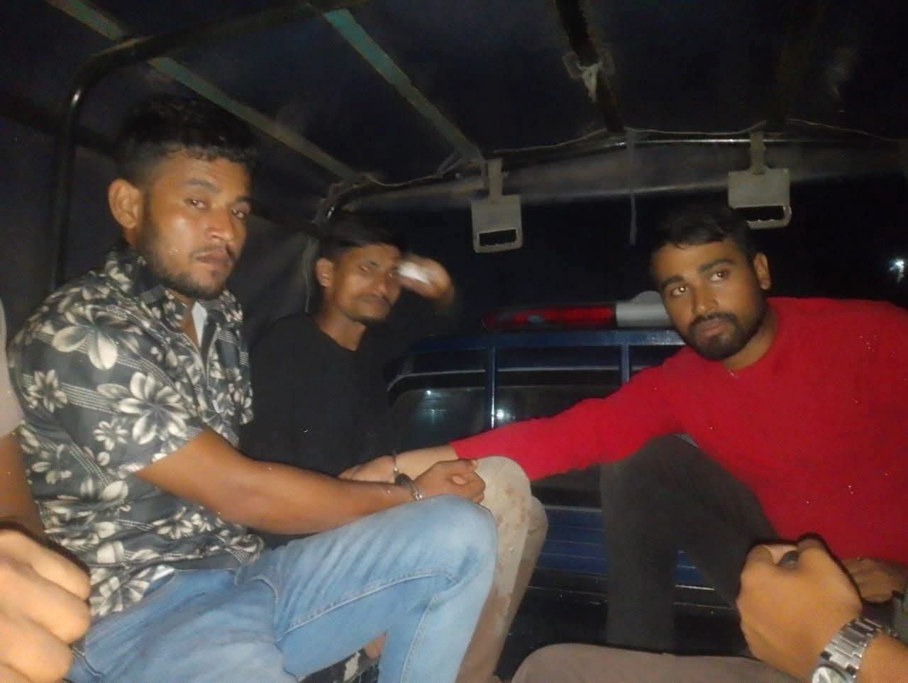 বড় ধরনের অপরাধের প্রস্তুতির অভিযোগ, লবণচরায় অস্ত্রসহ গ্রেফতার ৩