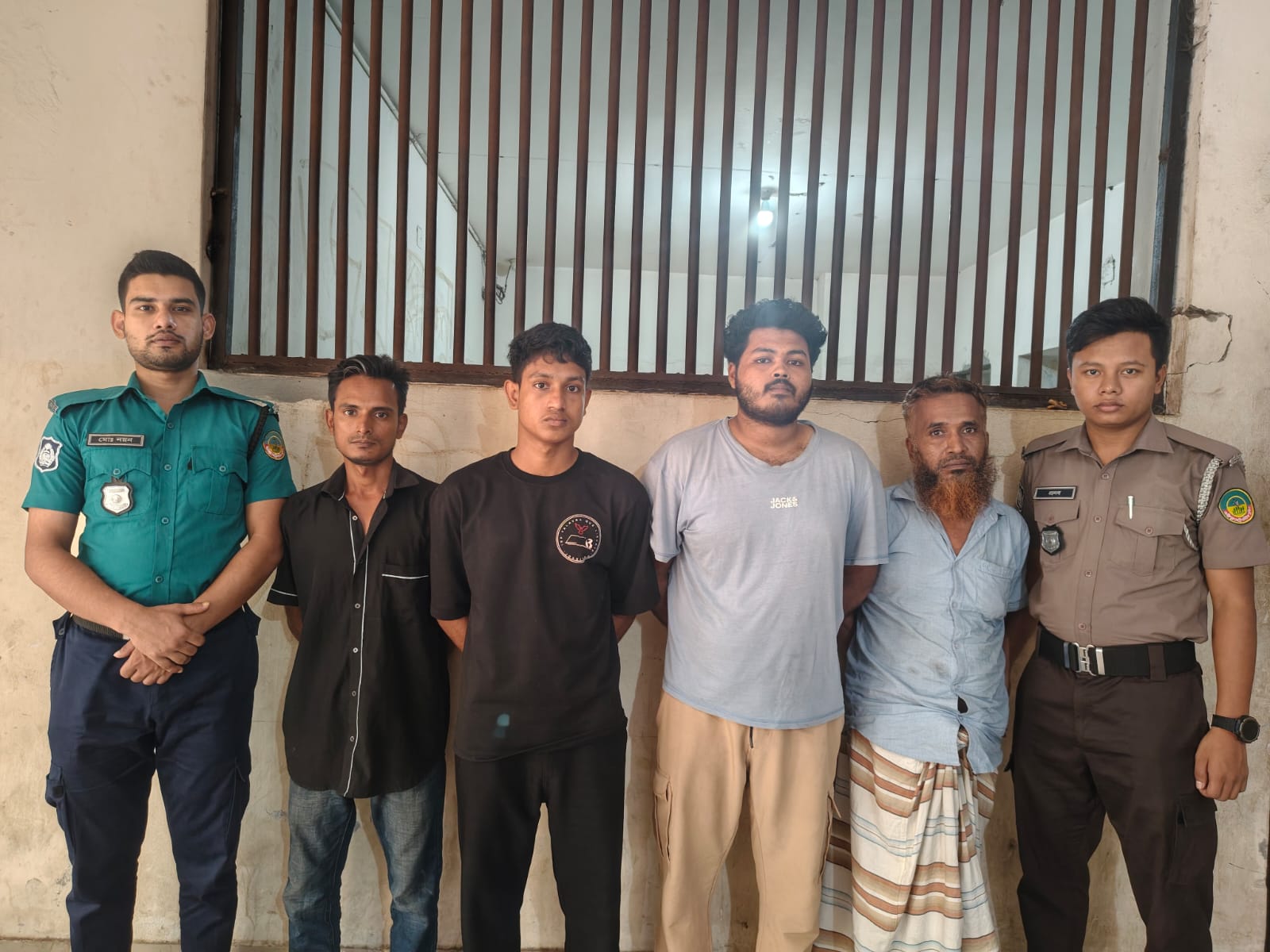 টঙ্গীতে কার্যক্রম নিষিদ্ধ আ.লীগ-ছাত্রলীগের ৪ নেতাকর্মী গ্রেপ্তার